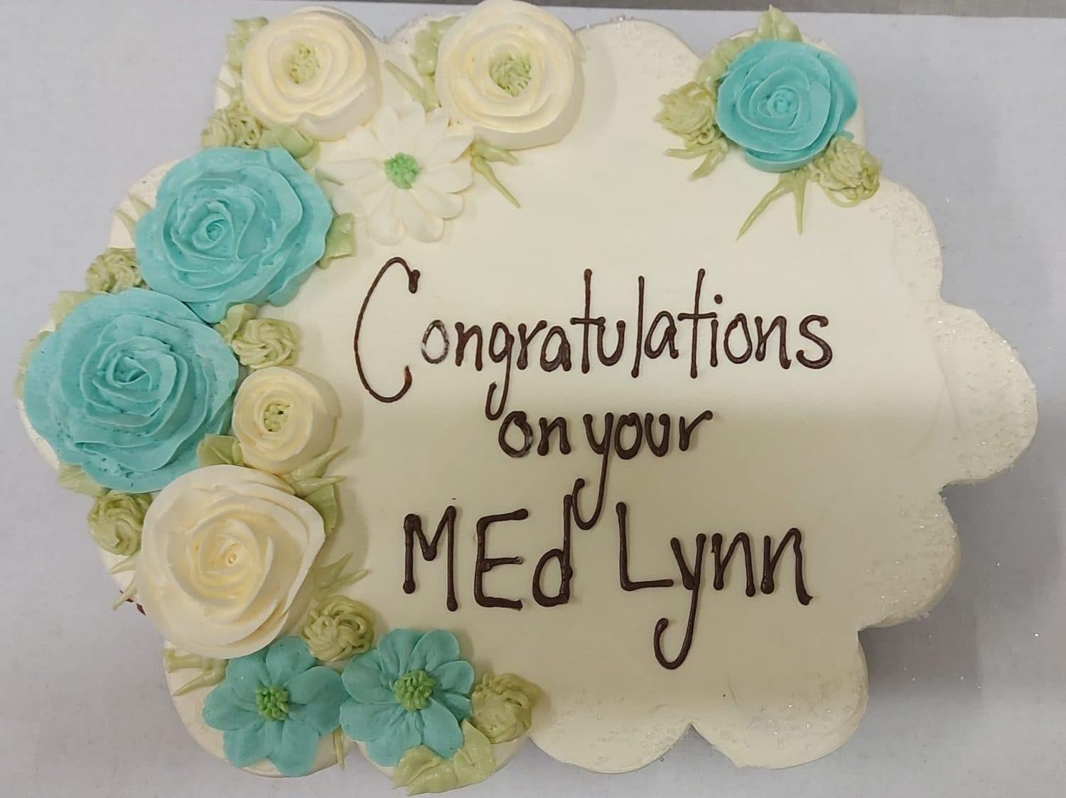 Cake with Buttercream Flowers — photo 1