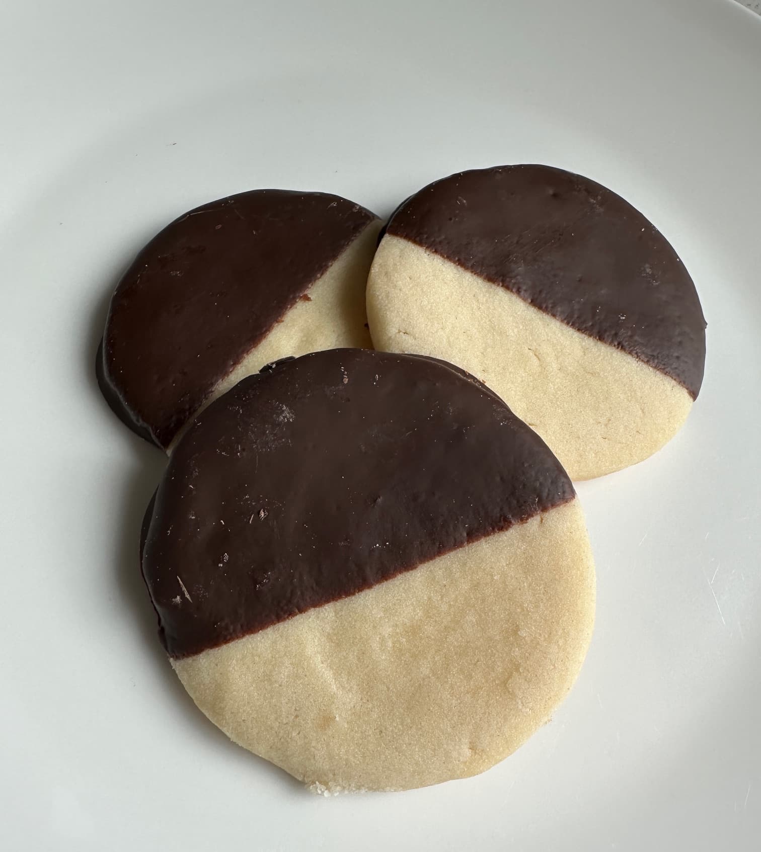 Dipped round shortbread